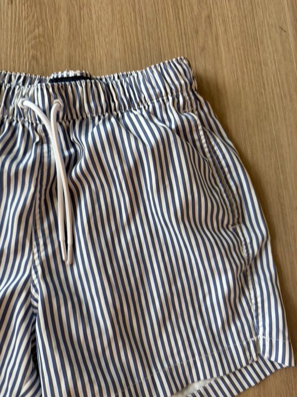 Abercrombie & fitch men’s XS seersucker blue and white striped swim trunk shorts - Picture 4 of 7